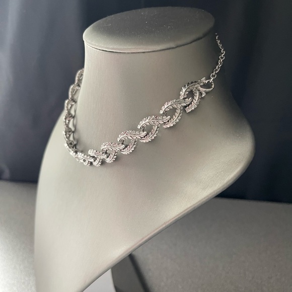 Silver Toned Necklace - Picture 2 of 6